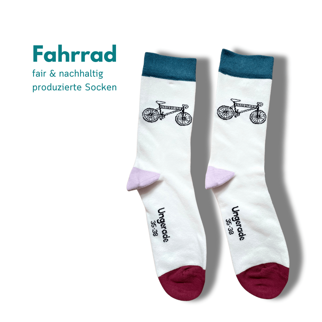 Nachhaltige Socken mit Bike Motiv auf weißem Hintergrund